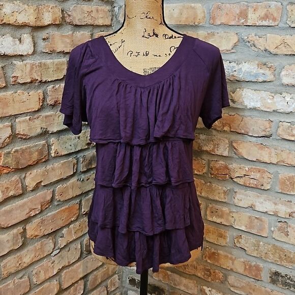 New York & Co Aubergine tiered ruffled top size Medium - Picture 1 of 11